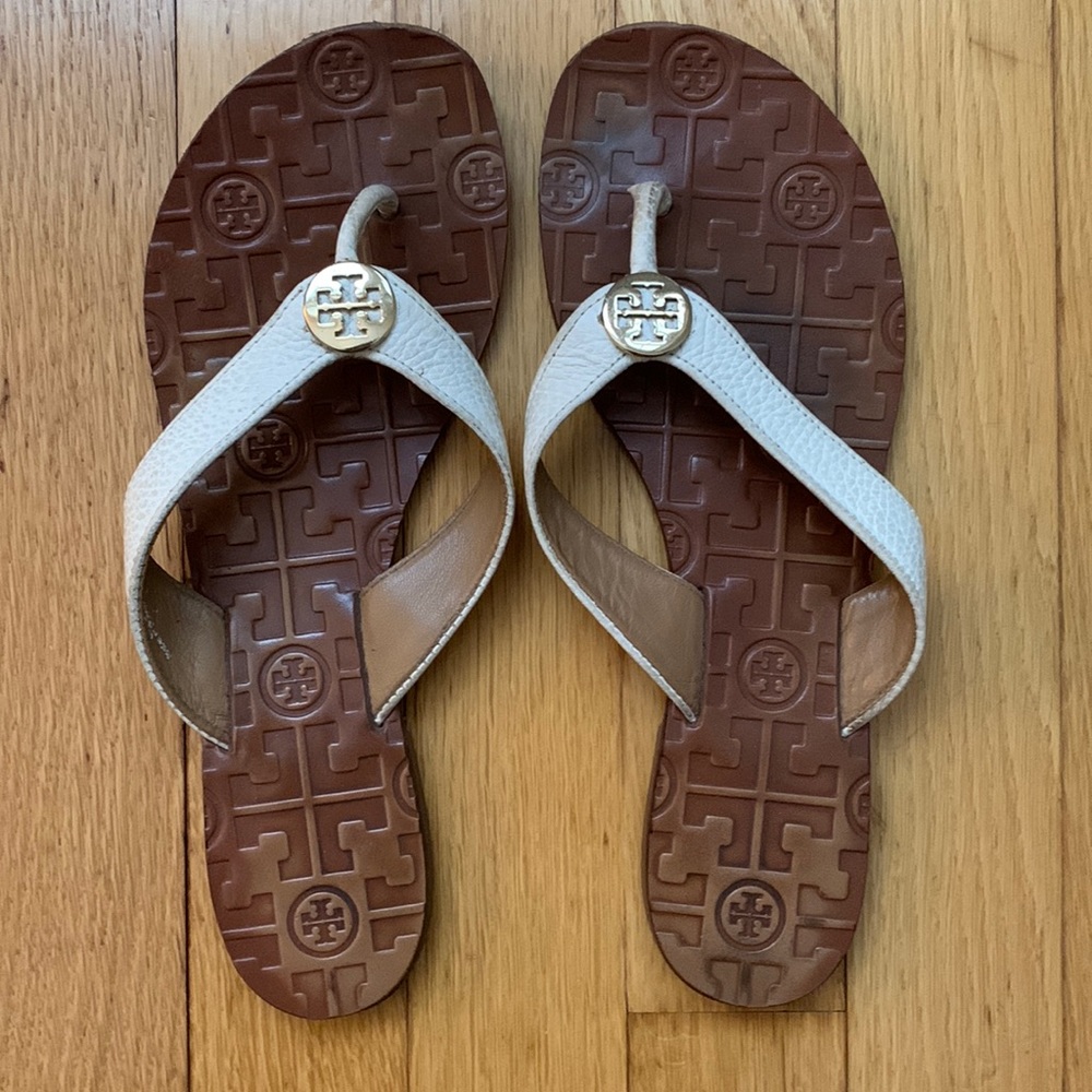TORY BURCH Cream THORA Flip Flop Thong Sandal 8 Tumbled Leather Off White
